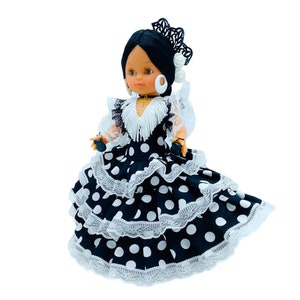 Muñeca de colección de 35 cm vestido regional edición limitada típico andaluza flamenca negro fabricada en España por Folk Artesanía Muñecas imagen 4
