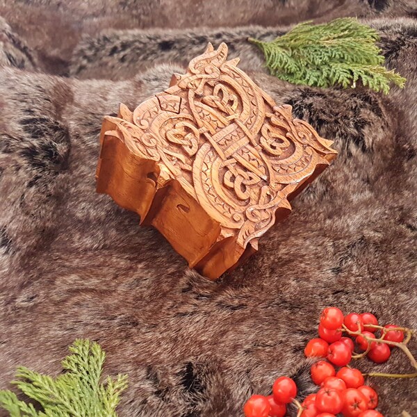 Boîte à bijoux en bois celtique carrée sculptée à la main, quatre dragons