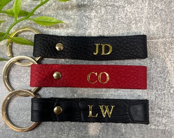 Leder Schlüsselanhänger | personalisiert mit Initialen oder Namen | Schlüsselanhänger aus Echtleder mit Monogram Schriftzug