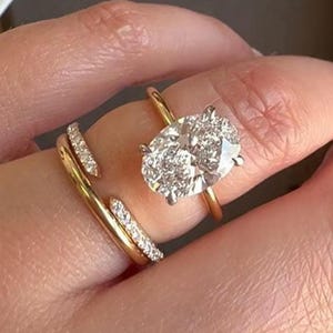 3 CT Oval Cut Moissanite Engagement Ring Set Bridal Ring Set 14K Gold Wedding Ring Set Oval Trio Band Ring Set Anniversary Ring Set