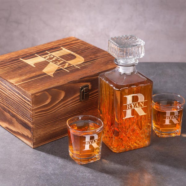 Engraved Whiskey Decanter with Wooden Box – Custom Groomsmen Gift, Personalized Wedding Gift for Men