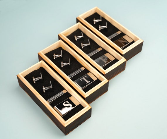 Gepersonaliseerde houten manchetknop en tie clip gift box gepersonaliseerde manchetknop aangepaste groomsman man manchetknopen set groomsmen gift aangepaste manchetknop opslag & dasaccessoires Manchetknopen & dasspelden Manchetknopen Accessoires Pak Gepersonaliseerde houten manchetknop en tie clip gift box gepersonaliseerde manchetknop aangepaste groomsman man manchetknopen set groomsmen gift aangepaste manchetknop opslag & dasaccessoires Manchetknopen & dasspelden Manchetknopen Accessoires Pak