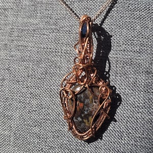 Collier à pendentif dentelle folle en agate et cristaux