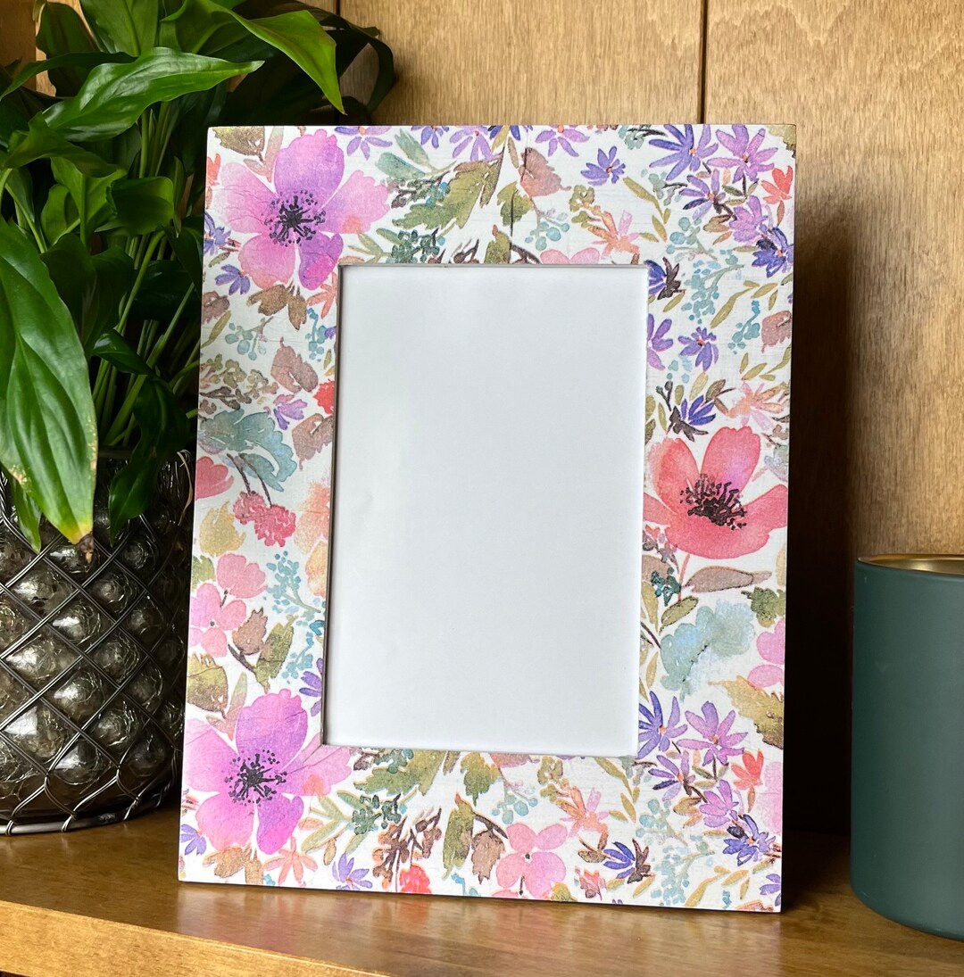 Bobbin Pink Wooden Photo Frame 6x8" | Oliver Bonas