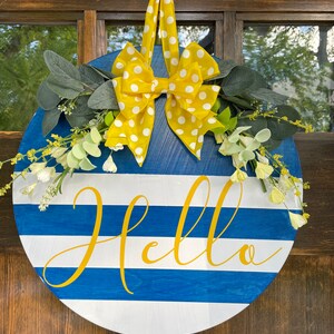Hola, bienvenido, verano, colgador de puerta, letrero de puerta, azul, amarillo, letrero, corona, lunares, cinta, regalo, inauguración de la casa, rayas, azul y blanco