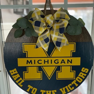 University of Michigan, U of M decor, Michigan door hanger, Michigan wreath, Michigan welcome sign, Michigan Fan, Door hanger, College Decor