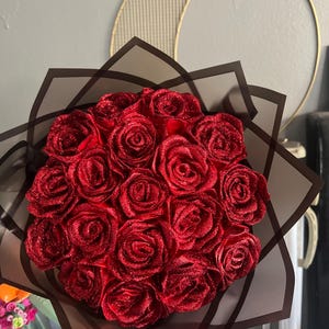 キラキラ輝くバラの花束