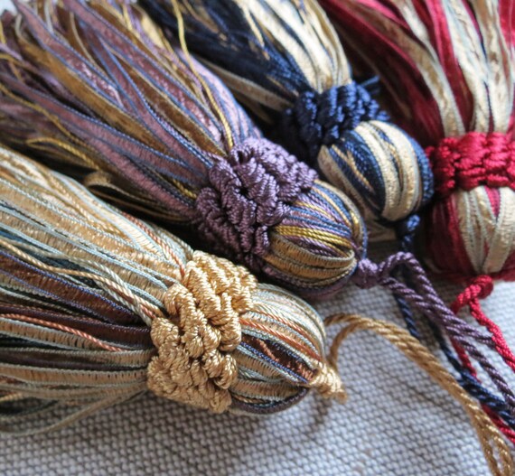 Pompons de soyeux luxe - grand ruban soyeux de coupe pompons - glands de clé - coussin passementerie - 120mm - 4 couleurs magnifiques ff57fd Pompons de soyeux luxe - grand ruban soyeux de coupe pompons - glands de clé - coussin passementerie - 120mm - 4 couleurs magnifiques ff57fd
