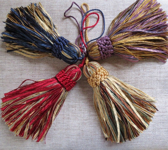 Pompons de soyeux luxe - grand ruban soyeux de coupe pompons - glands de clé - coussin passementerie - 120mm - 4 couleurs magnifiques ff57fd Pompons de soyeux luxe - grand ruban soyeux de coupe pompons - glands de clé - coussin passementerie - 120mm - 4 couleurs magnifiques ff57fd