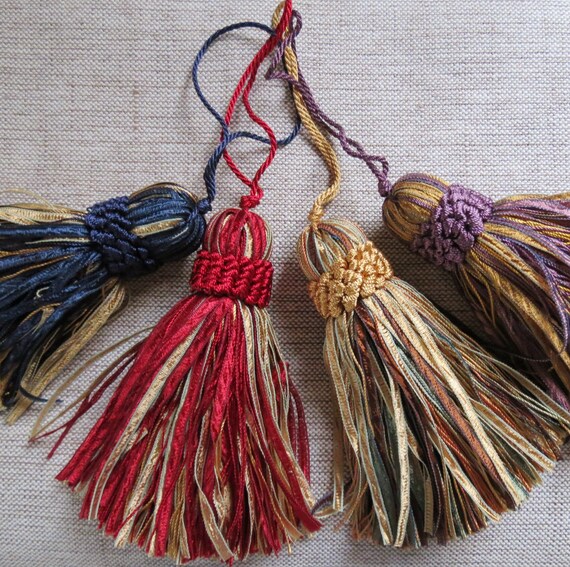 Pompons de soyeux luxe - grand ruban soyeux de coupe pompons - glands de clé - coussin passementerie - 120mm - 4 couleurs magnifiques ff57fd Pompons de soyeux luxe - grand ruban soyeux de coupe pompons - glands de clé - coussin passementerie - 120mm - 4 couleurs magnifiques ff57fd