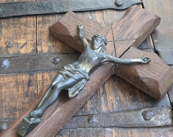Crucifijo vintage de madera tallada con colgante de pared del Corpus Christi