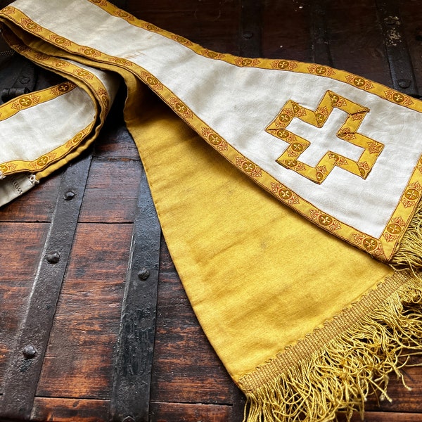 PASTORAL ETOLE in fabric richly decorated with gold braiding and gold fringe, antique clergy stole