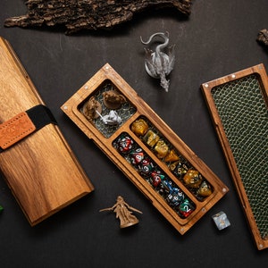 Boîte à dés en bois de noyer : bracelet en cuir PU, espace de rangement pour les jeux RPG