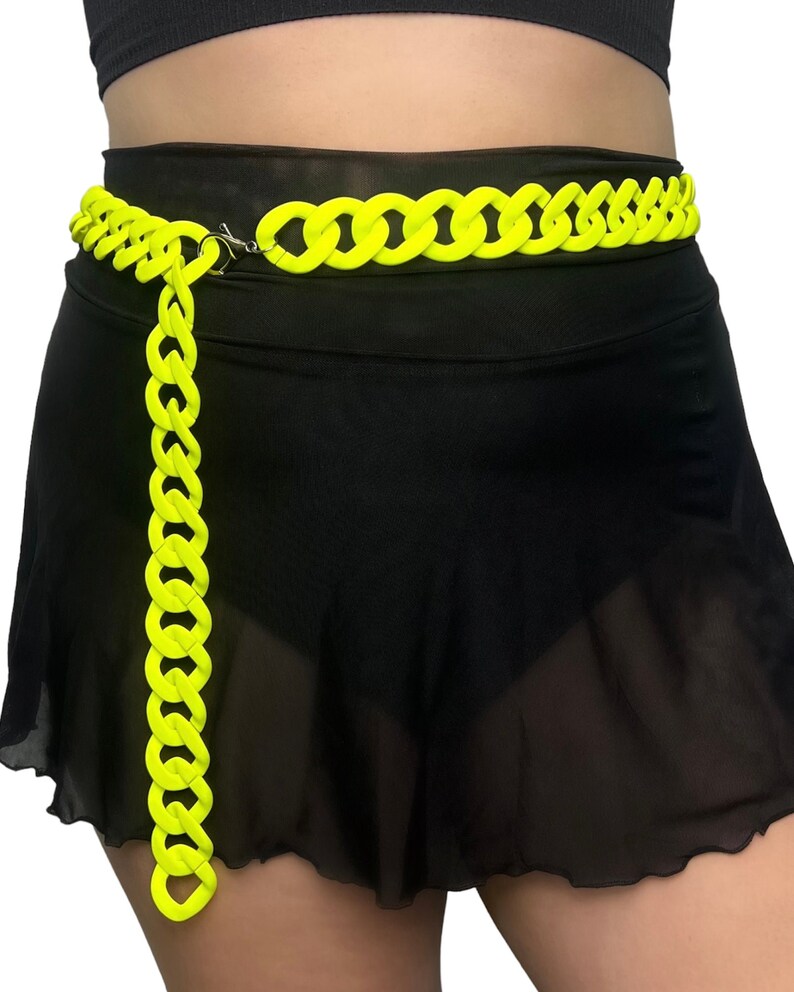 The model showcases a Colored Chunky Chain Belt in neon yellow, adding a stylish touch to her festival outfit.