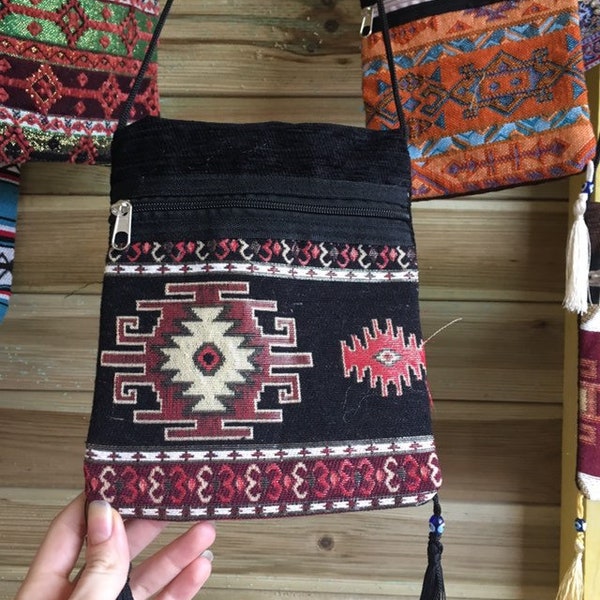 Sac bandoulière motif kilim turc pompon et oeil bleu artisanat turc