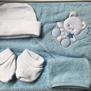 Cadeau naissance personnalisé bébé cape bain chaussons bonnet coffret bébé image 5