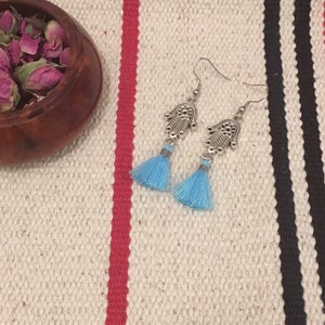 boucle oreilles ethniques pompon hamsa main de fatma bijou marocain cadeau témoin femme