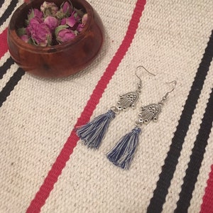 boucle oreilles ethniques pompon hamsa main de fatma bijou marocain cadeau témoin femme