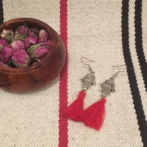 boucle oreilles ethniques pompon hamsa main de fatma bijou marocain cadeau témoin femme