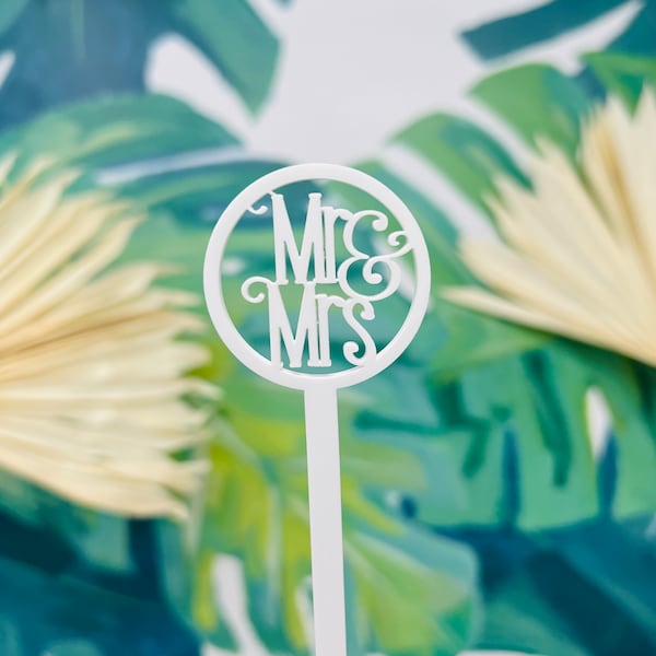 Mr & Mrs. Round Stir Stick, Anniversary Party Ideas, Wedding Favors, Engagement Dinner, Drink Markers, Party Favors, Bridal , wedding gift