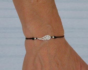 Bransoletka ze skrzydłami ze srebra próby 925, regulowany sznurek