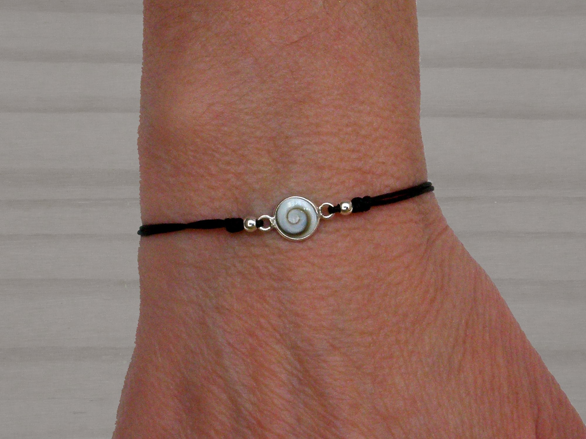 Bracciale in argento Occhio di Santa Lucia cordone colore bordeaux regolabile tutte le taglie, Bracciale conchiglia, Bracciale Occhio di Shiva, Gioielleria raffinata - Italia