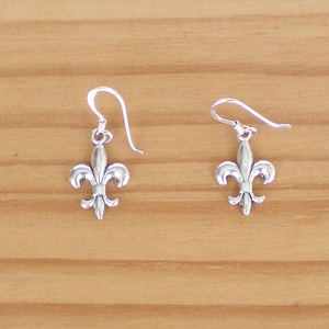 Boucles d'oreilles bracelet fleur de lys en argent, boucles d'oreilles en argent sterling, boucles d'oreilles fleur de lys, bijoux fleur de lys