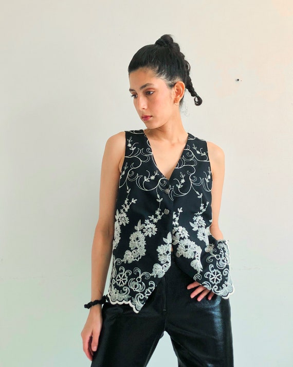 Vintage black embroidery vest - image 2