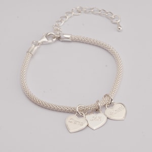 Custom Heart Name Charm Bracelet - Silver Mom Bracelet with Kids Names - Engraved Heart Bracelet for Mom or Grandma - Gift for Mom Grandma