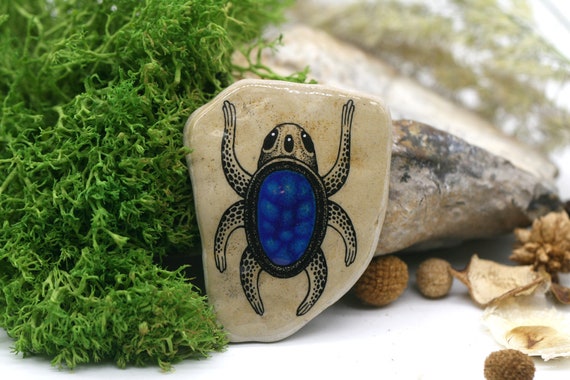 Yuitoid Creature Fantasy Gift Home Decor Painted Rocks Paperweight Weird Alien Insect Turtle Beetle Cryptozoology Entomology Pebble Art