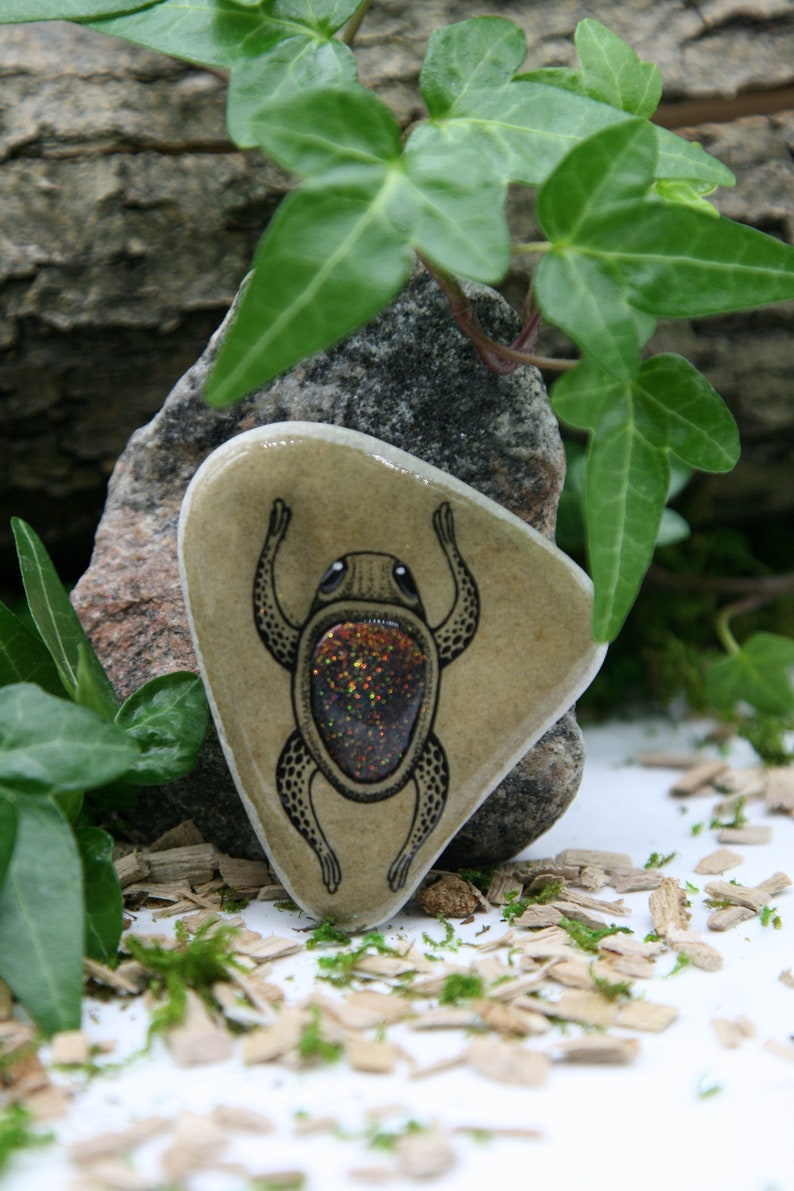 Yuitoid Creature Fantasy Gift Home Decor Painted Rocks Paperweight Weird Alien Insect Turtle Beetle Cryptozoology Entomology Pebble Art