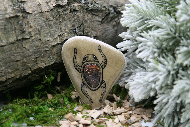 Yuitoid Creature Fantasy Gift Home Decor Painted Rocks Paperweight Weird Alien Insect Turtle Beetle Cryptozoology Entomology Pebble Art