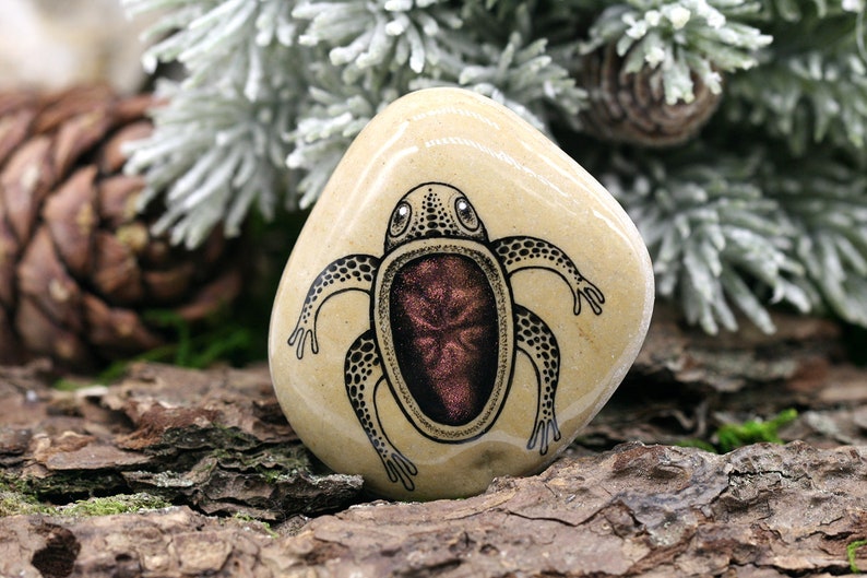 Yuitoid Creature Fantasy Gift Home Decor Painted Rocks Paperweight Cryptozoology Entomology Pebble Art Weird Alien Insect Turtle Beetle