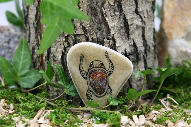 Yuitoid Creature Fantasy Gift Home Decor Painted Rocks Paperweight Weird Alien Insect Turtle Beetle Cryptozoology Entomology Pebble Art