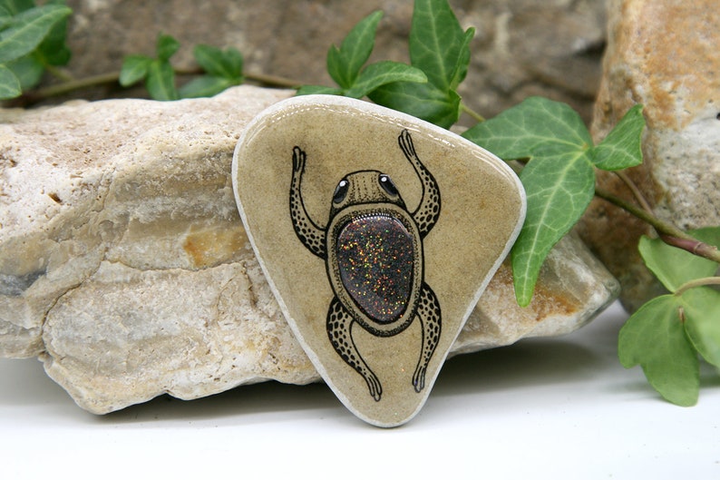 Yuitoid Creature Fantasy Gift Home Decor Painted Rocks Paperweight Weird Alien Insect Turtle Beetle Cryptozoology Entomology Pebble Art