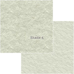 Puede incluir: Papel texturizado blanquecino con fibras visibles y el texto "Shade 6". El papel tiene un aspecto sutil y natural, con una textura ligeramente arrugada. La imagen muestra tres trozos de papel de diferentes tama&ntilde;os.
