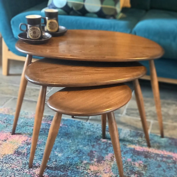 Ercol Pebble Tables - Nest of three - Vintage - Mid Century - Model no. 354 - Stunning original showroom condition - Elm and Beech wood