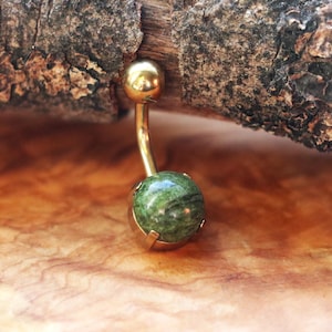 アフリカ翡翠またはアメジストのへそピアス｜サージカルスチールPVDゴールド