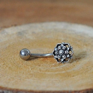 Fleur de mandala | Barre ventre/nombril | Acier chirurgical | Argent sterling 925 et laiton