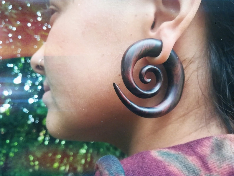 AZARIO LONDON 8 Gauge (3MM) Natural Organic Saba Wood Spiral Spiral Plug/Ear Expanders/Wood Gauge Plug/Hanger Tapers/Spiral Taper Plug/Stretchers - Sold By Piece - Online Marketplace