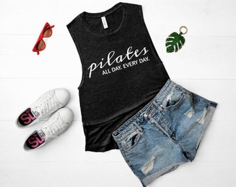 Pilates De hele dag elke dag Muscle Tank | Workout Tank | Tanktops met spreuken | Vrouwen Workout Shirt | Lopende tank | Atletische uitrusting | Pilates