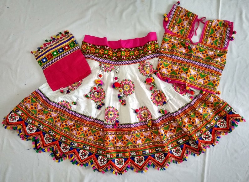 gamthi work chaniya choli