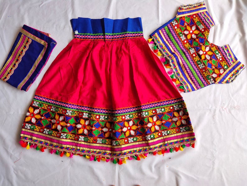 Indian Kids Handmade Lehenga Choli-Gujarati Traditional Dress-Ethnic Dress-Kutchi Embroidered Ghagra Choli-24 Size-5 to 6 Year-Gift for her