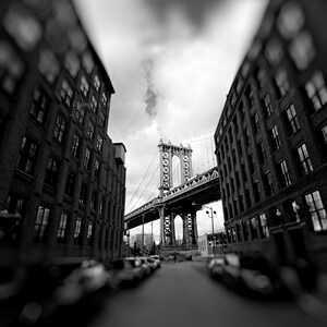 Art noir et blanc, Manhattan Bridge Wall Decor, New York Wall Art, photo de paysage de la ville, NYC Skyline photographie, impression d’art au milieu du siècle