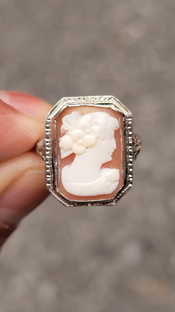 Beautiful 14k white gold cameo ring size 6 1/2