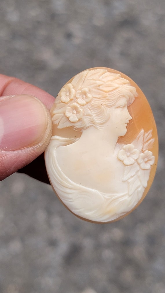 vintage beautiful vintage cameo - Gem