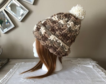Chunky knit beige and brown pompom hat, Brown and beige pompom beanie, Chunky knit beanie in brown and beige, Brown and beige crocheted hat