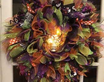Halloween Wreath, Spider Wreath, Skull Wreath, Light-up Wreath, Halloween Decor, Halloween Door Hanger, Holiday Decor, Front Door Wreath