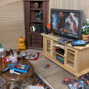 Horror Vintage und Modern VHS, DVD und Blue Ray 1:12 oder 1:12 Puppenhaus/Diorama/Miniatur druckbare PDF-Download Halloween-Miniatur 1:12 oder 1:16