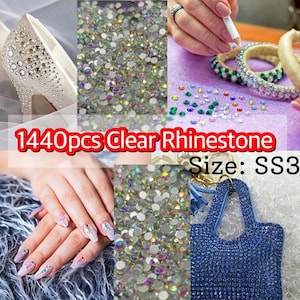Può includere: Un collage che mostra strass trasparenti e le loro applicazioni. Sono presenti una scarpa con tacco alto ricoperta di strass, una borsa blu e braccialetti. L'immagine mostra anche nail art con strass e il testo "1440pcs Clear Rhinestone Size: SS3."
